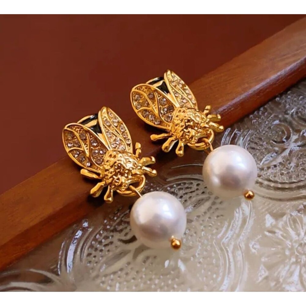 18K Gold Plated Pearl Bumble Bee Stud Earrings Rhinestone Enamel Silver Post NEW - Picture 4 of 5
